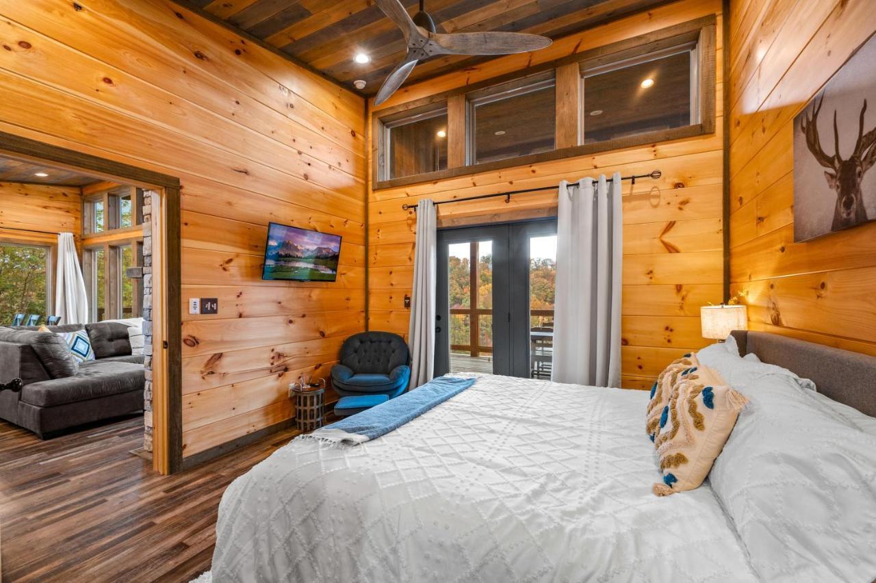 The Overlook - '21 Cabin - Gorgeous Unobstructed Views - Fire Pit Table - Gamerm - Hottub - Xbox - Lots Of Bears جاتلينبرج المظهر الخارجي الصورة