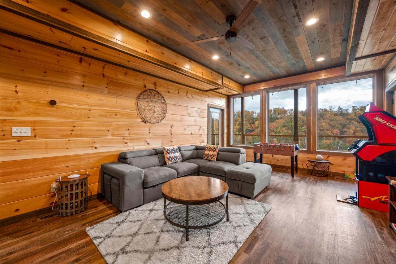 The Overlook - '21 Cabin - Gorgeous Unobstructed Views - Fire Pit Table - Gamerm - Hottub - Xbox - Lots Of Bears جاتلينبرج المظهر الخارجي الصورة