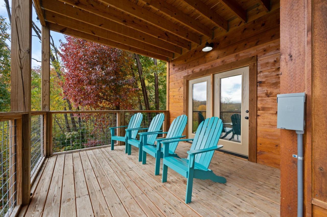 The Overlook - '21 Cabin - Gorgeous Unobstructed Views - Fire Pit Table - Gamerm - Hottub - Xbox - Lots Of Bears جاتلينبرج المظهر الخارجي الصورة