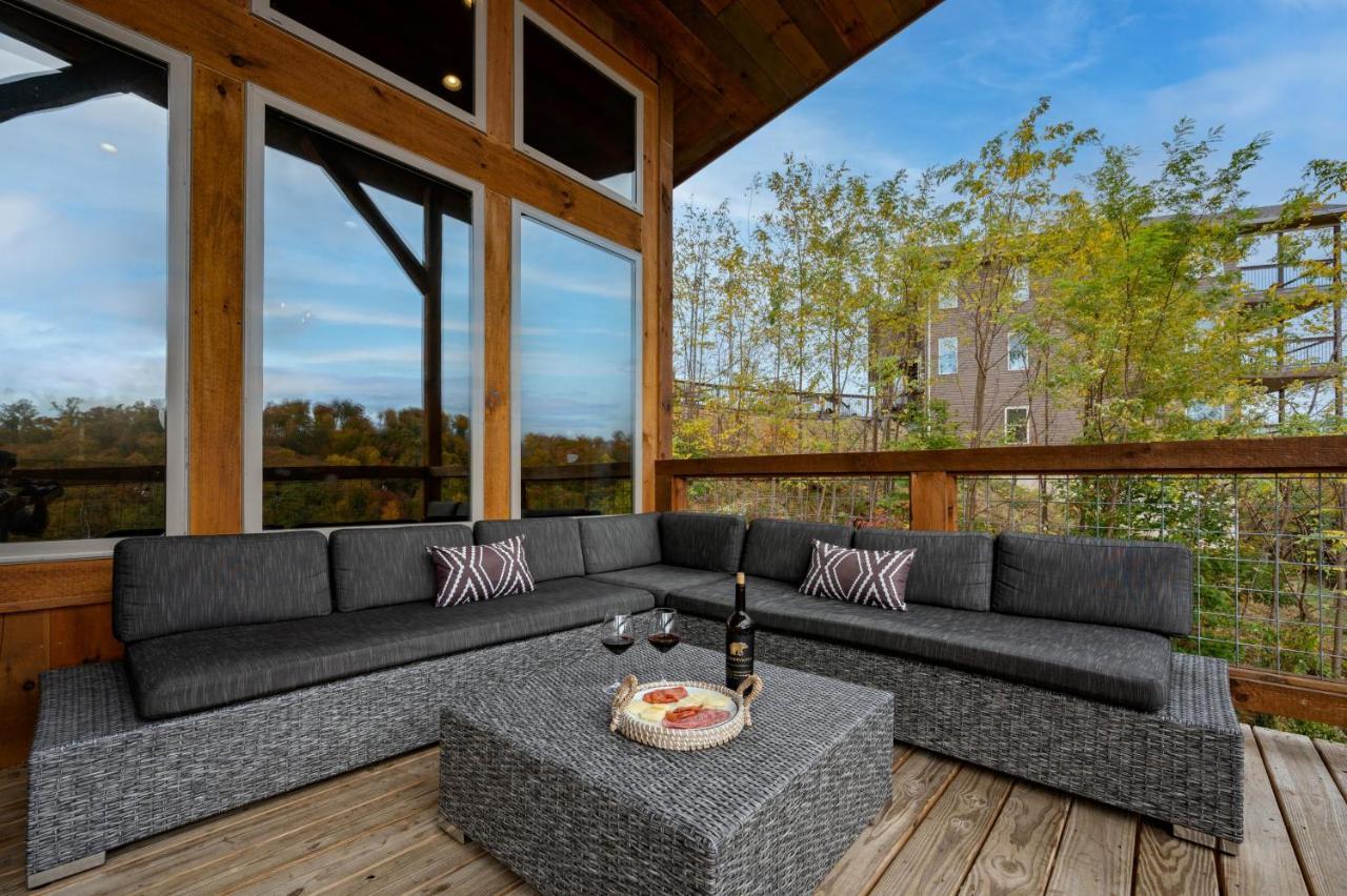The Overlook - '21 Cabin - Gorgeous Unobstructed Views - Fire Pit Table - Gamerm - Hottub - Xbox - Lots Of Bears جاتلينبرج المظهر الخارجي الصورة