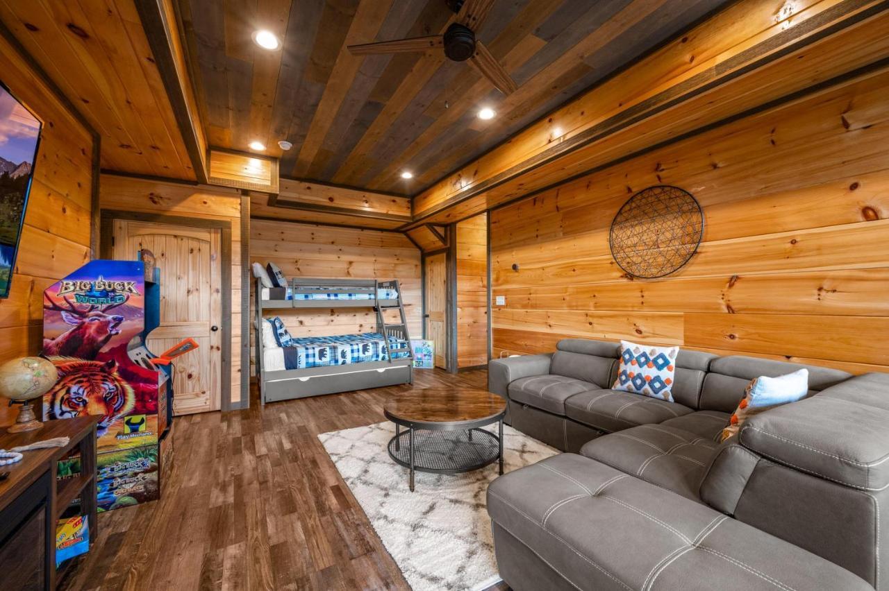 The Overlook - '21 Cabin - Gorgeous Unobstructed Views - Fire Pit Table - Gamerm - Hottub - Xbox - Lots Of Bears جاتلينبرج المظهر الخارجي الصورة
