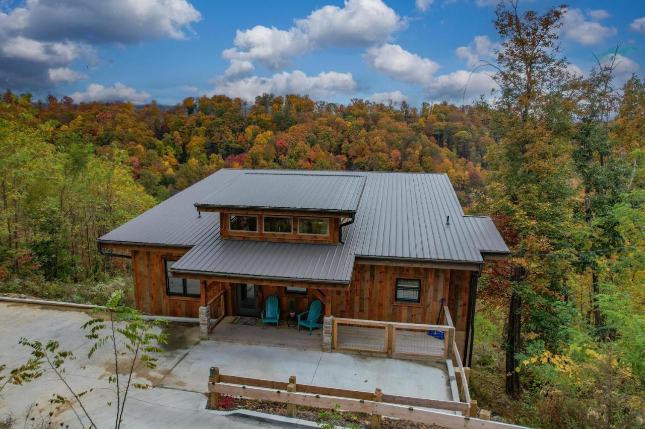 جاتلينبرج The Overlook - '21 Cabin - Gorgeous Unobstructed Views - Fire Pit Table - Gamerm - Hottub - Xbox - Lots Of Bears المظهر الخارجي الصورة